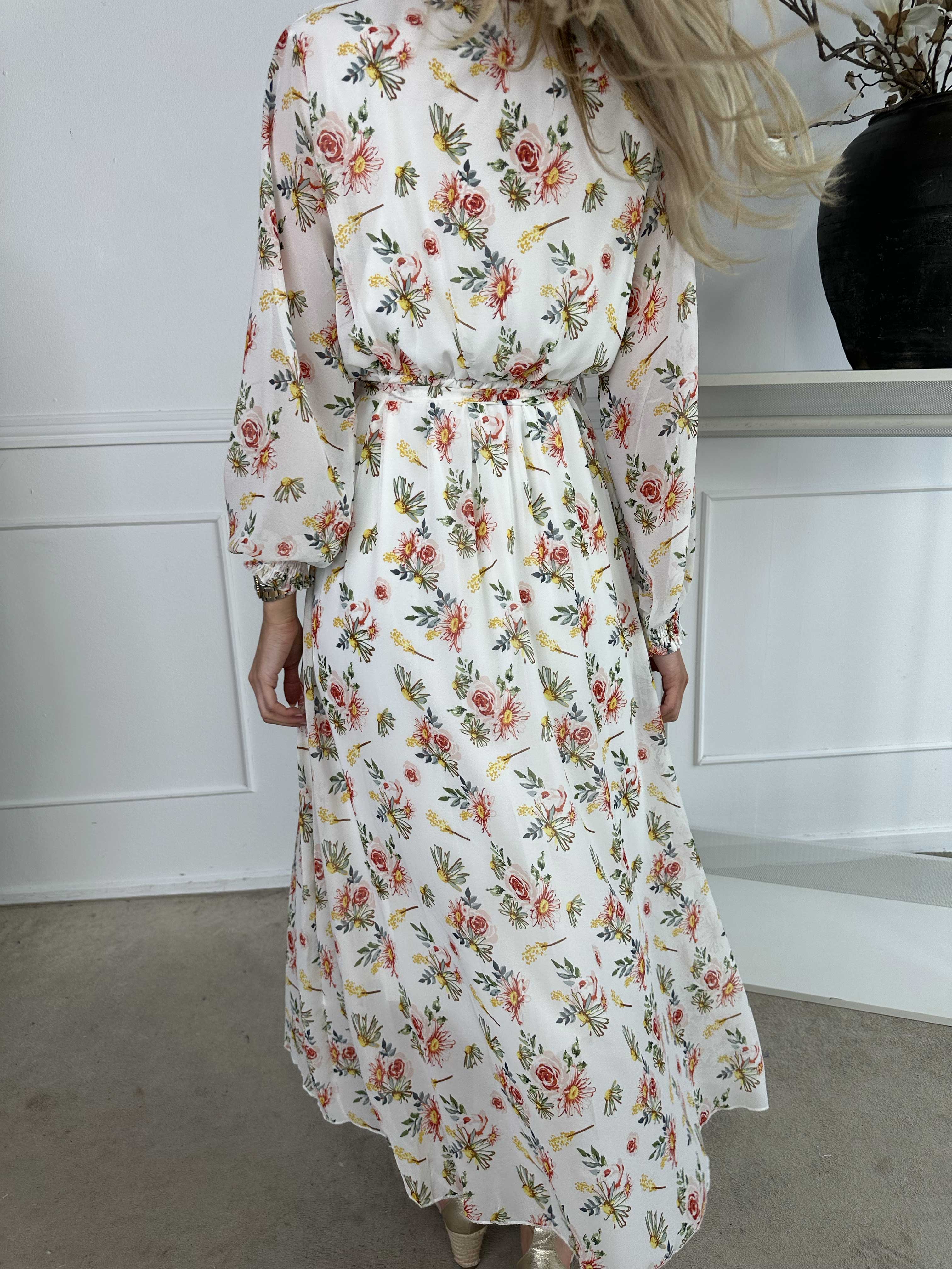 Zola - Lang kjole med blomster og semi-transparente ærmer